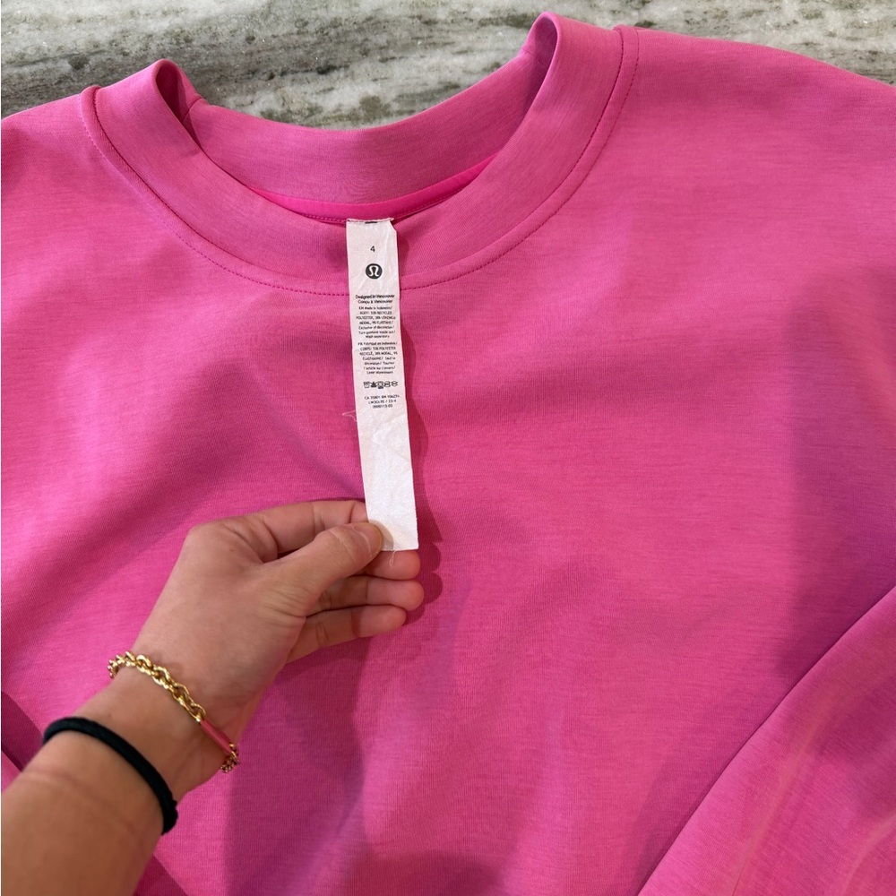 Lululemon Softstreme Perfectly Oversized Cropped Crew
Sonic Pink - Picture 6 of 10
